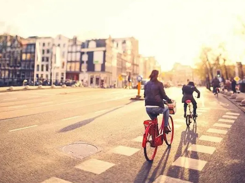 Le gouvernement néerlandais prévoit d'autoriser 100 000 personnes à se rendre au travail à vélo d'ici 2025