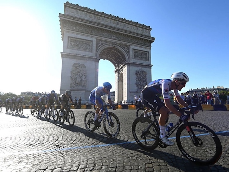 
     Le Tour de France sautera probablement la finale de Paris en 2024.
    